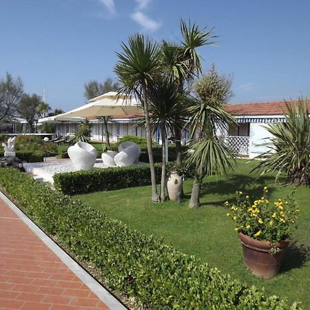 Bed And Breakfast Bagno Venezia Marina Di Carrara Exteriör bild