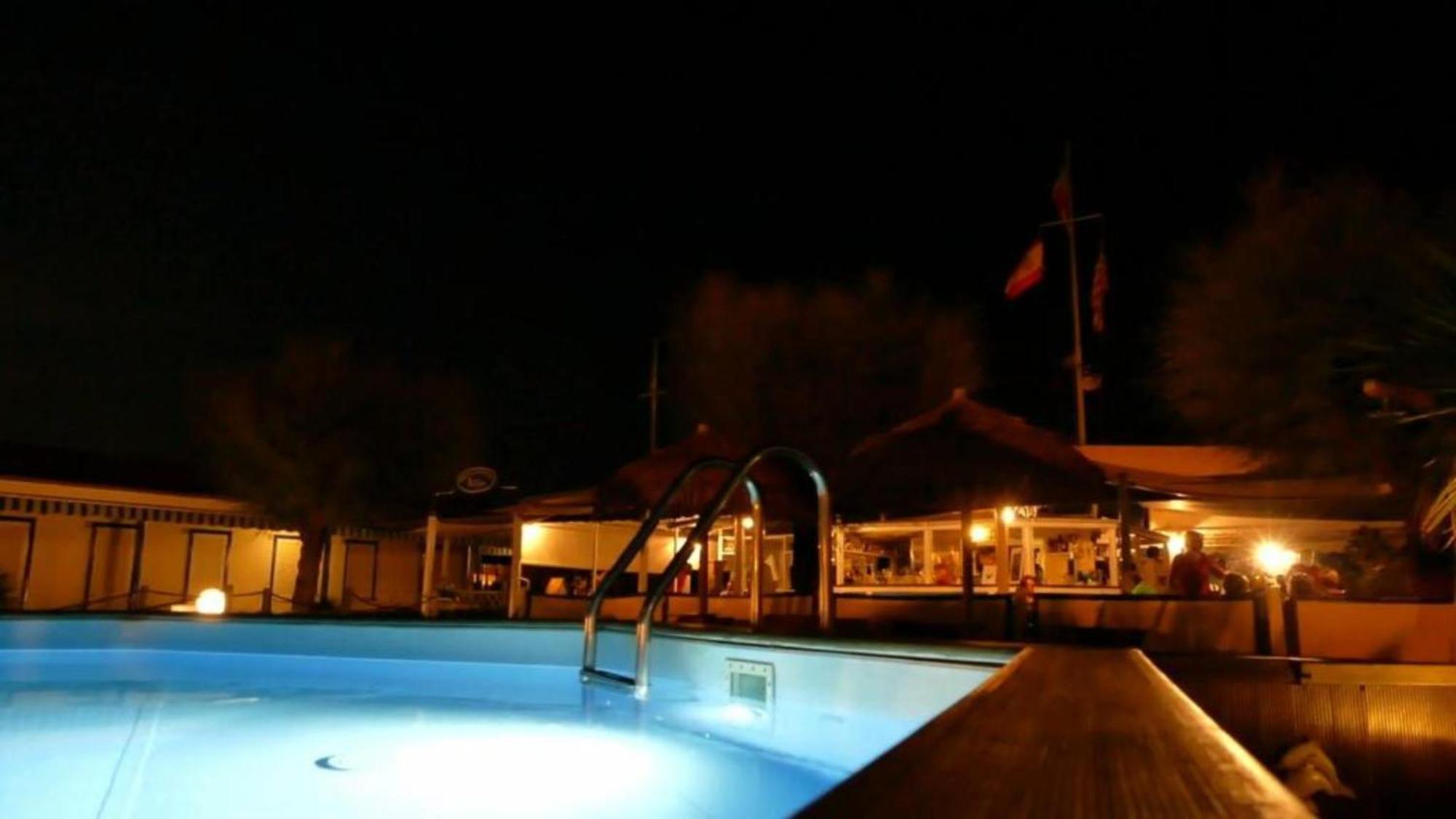 Bed And Breakfast Bagno Venezia Marina Di Carrara Exteriör bild
