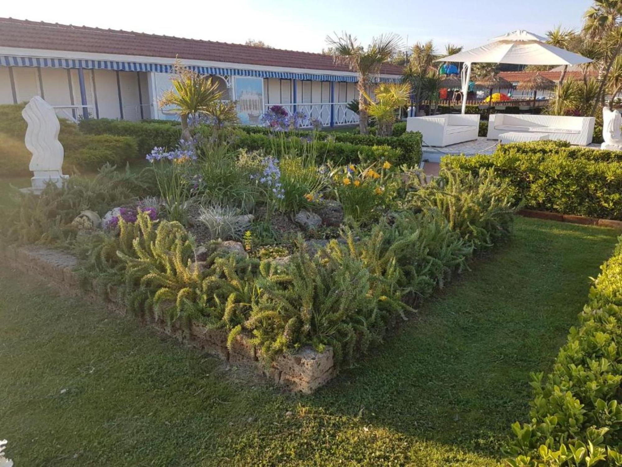 Bed And Breakfast Bagno Venezia Marina Di Carrara Exteriör bild