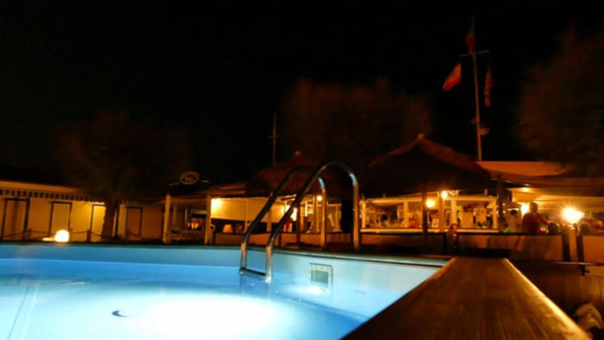 Bed And Breakfast Bagno Venezia Marina Di Carrara Exteriör bild