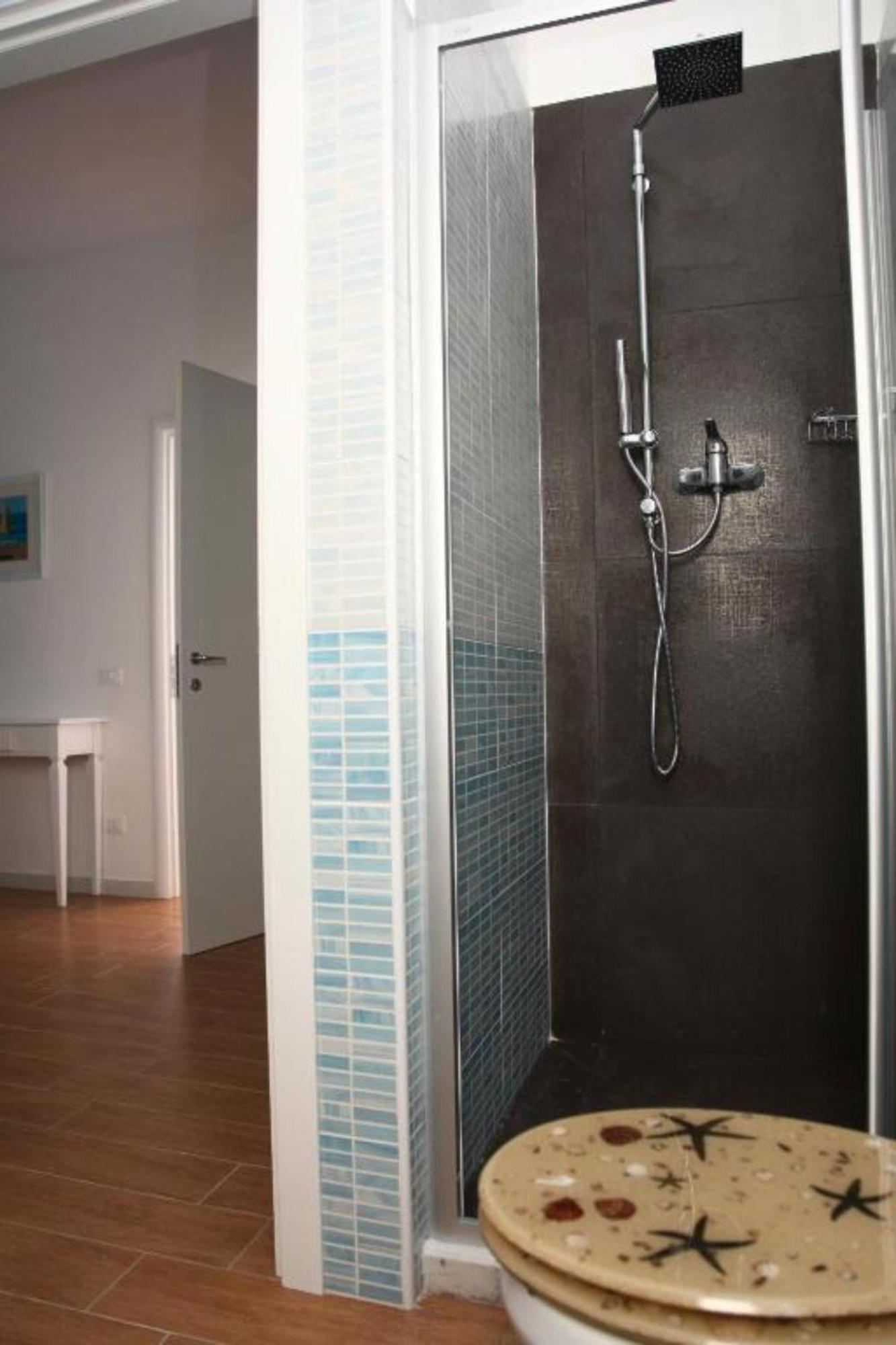 Bed And Breakfast Bagno Venezia Marina Di Carrara Exteriör bild