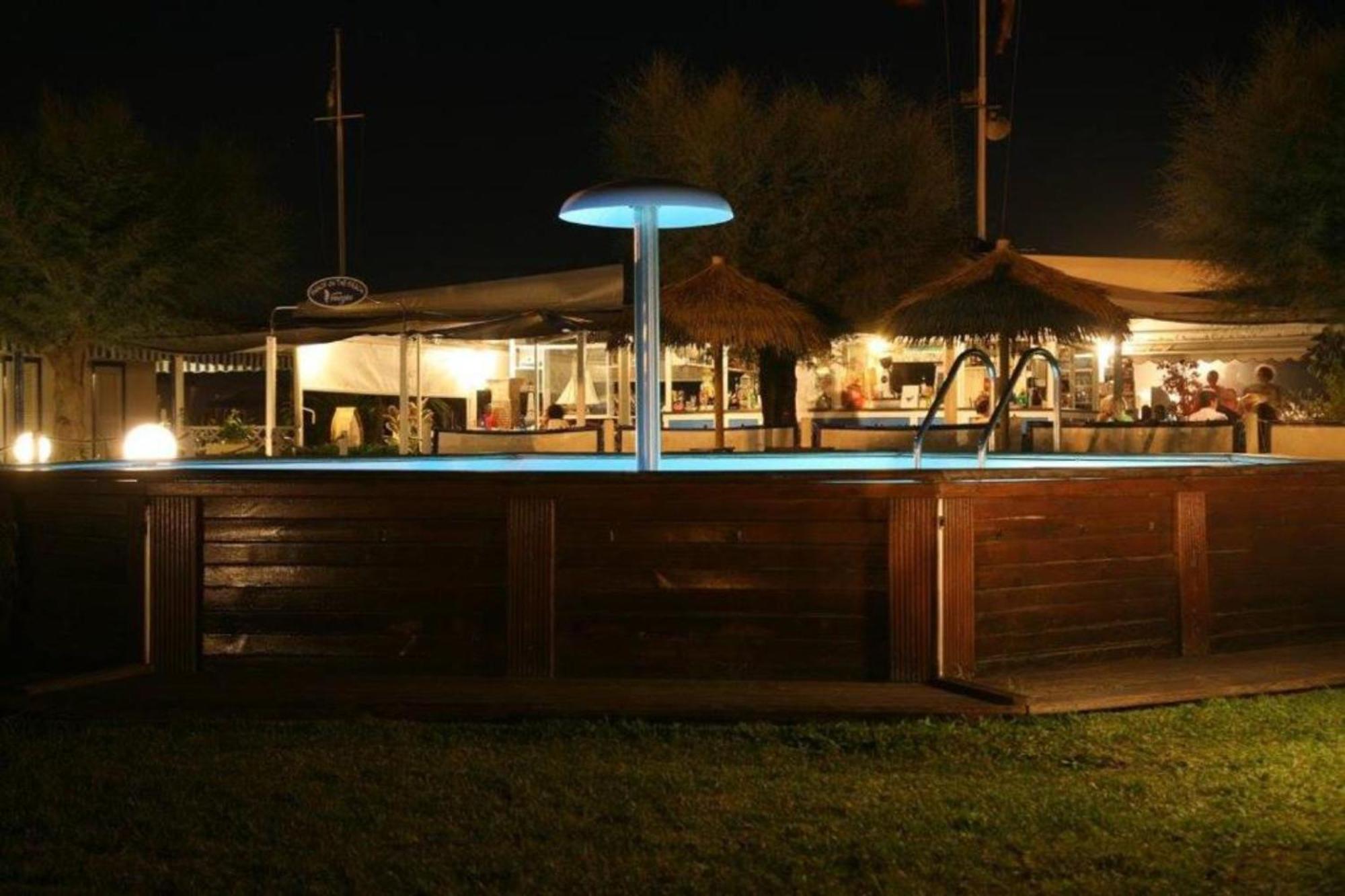 Bed And Breakfast Bagno Venezia Marina Di Carrara Exteriör bild
