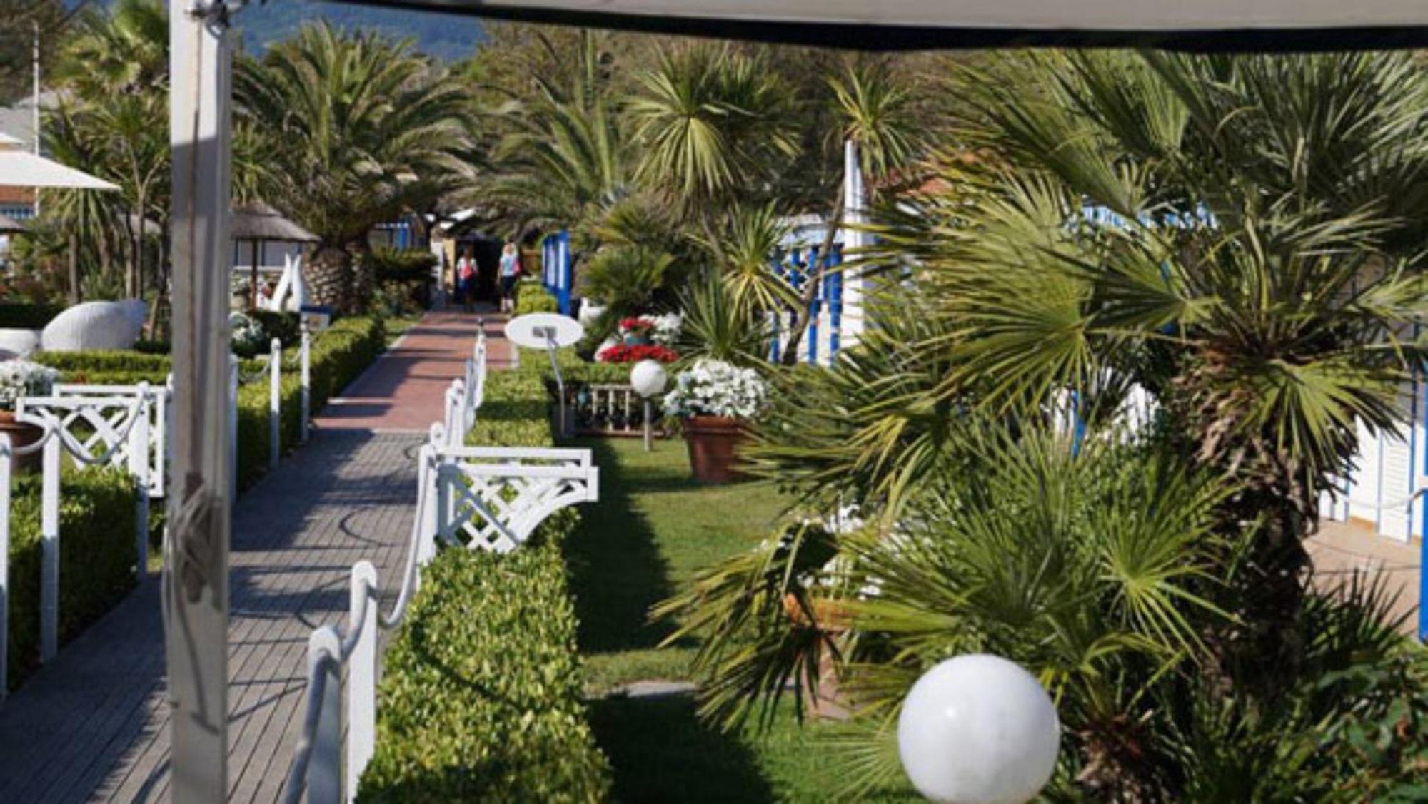 Bed And Breakfast Bagno Venezia Marina Di Carrara Exteriör bild