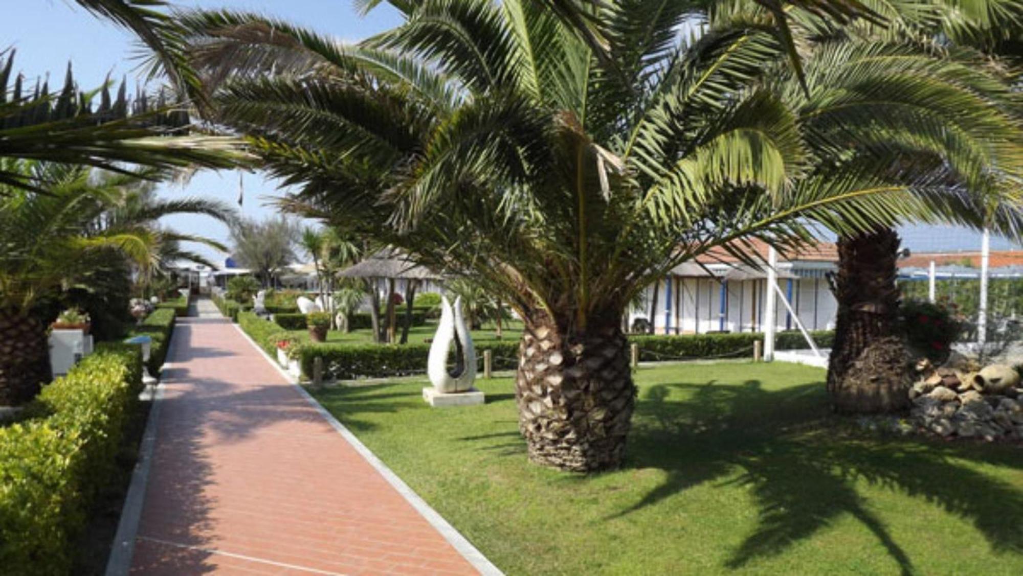 Bed And Breakfast Bagno Venezia Marina Di Carrara Exteriör bild
